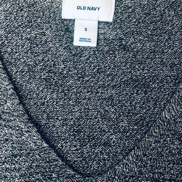 Old Navy gray knit sweater - Picture 2 of 4